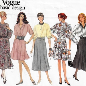 Op de afbeelding: Een naaipatroon voor vijf verschillende rokmodellen. Het patroon is van Vogue Basic Design en bevat een zwart-wit gestreepte rok, een rok met bloemenprint, een grijze rok, een roze rok en een rok met paisley-print.