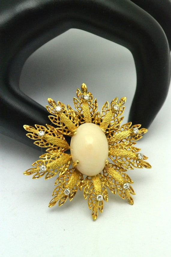 Stunning 18Kt Angel Skin Coral and Diamond Brooch 