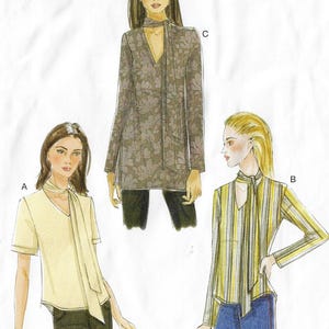 Puede incluir: Ilustración de tres blusas diferentes. Una es una blusa amarilla clara de manga corta con una bufanda. Otra es una blusa de manga larga con estampado floral. La tercera es una blusa a rayas de manga larga con una bufanda.