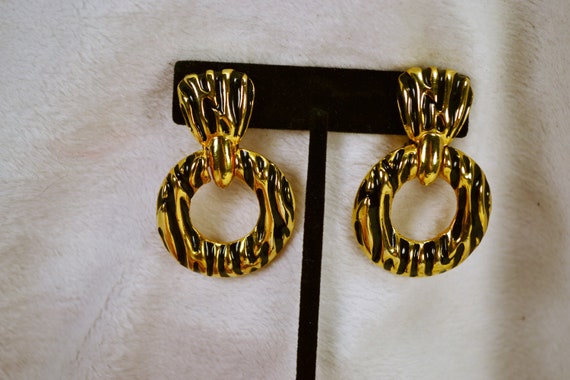 Door Knocker Clip Earrings Gold Tone Metal & Blac… - image 5