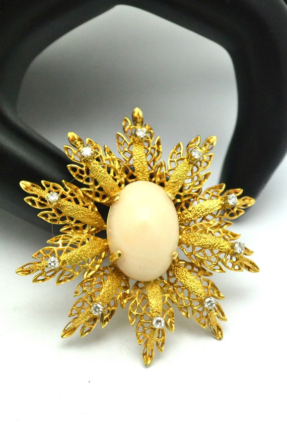 Stunning 18Kt Angel Skin Coral and Diamond Brooch… - image 3