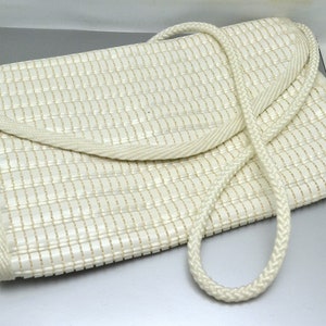 Vintage Mister Ernest Bolso tejido blanco Tiras de plástico sobre paja Convertible de hombro a embrague