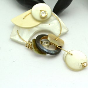 Einzigartige Kunststoff Brosche mit Knopf und Strasssteinen Vintage Geschenk für Sie