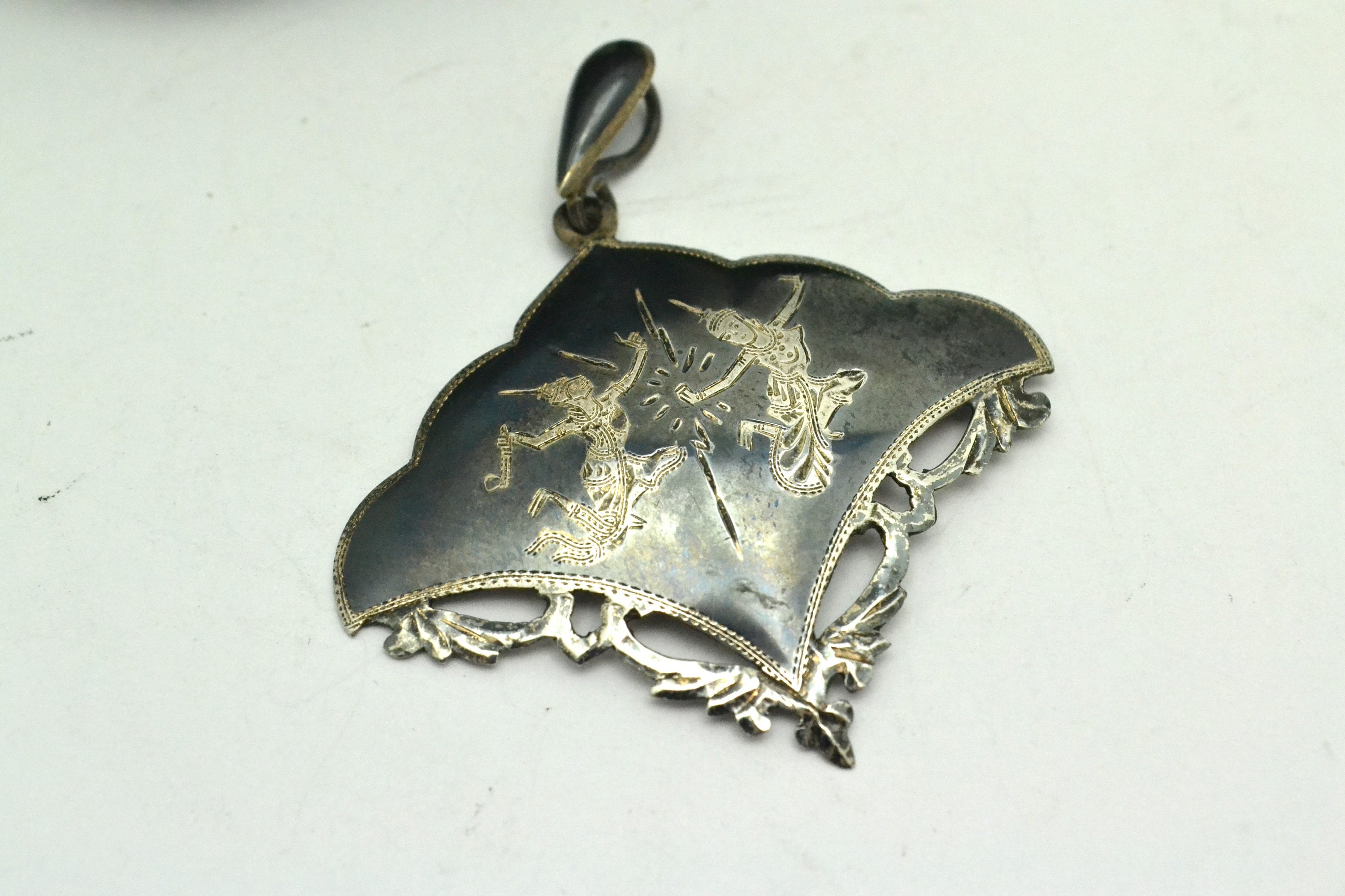 Pendentif En Argent Sterling Niellé SIAM - Style Asiatique, Rond, Occasion En Très Bon état