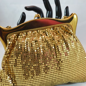 1940&#39;s Whiting & Davis Gold Color Metal Mesh Evening Handbag Elegant Evening Bag