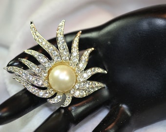 ヴィンテージ D’Orlan スターバーストブローチ 太陽 ストーン パール ヴィンテージ D'Orlan スターバーストブローチ 太陽 ストーン パール