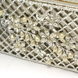 Monedero compacto Evans de la década de 1950 o Minaudiere Pearl & Rhinestone en placa de plata de doble cara con compartimentos interiores