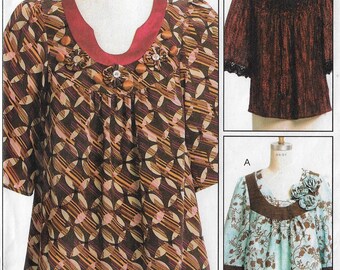 Puede incluir: Tres estilos diferentes de blusas con una variedad de patrones y colores. La primera blusa es marrón y blanca con un patrón geométrico. La segunda blusa es de color rojo oscuro con un ribete de encaje negro. La tercera blusa es de color azul claro con un patrón floral.