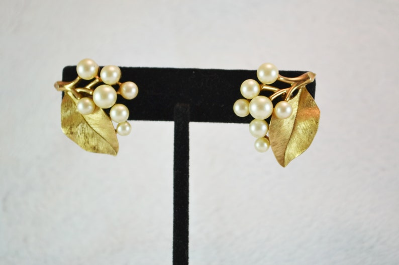 Vintage Crown Trifari Clip On Earrings Faux Pearls and Large Leaf Spray Gold Tone Metal image 8