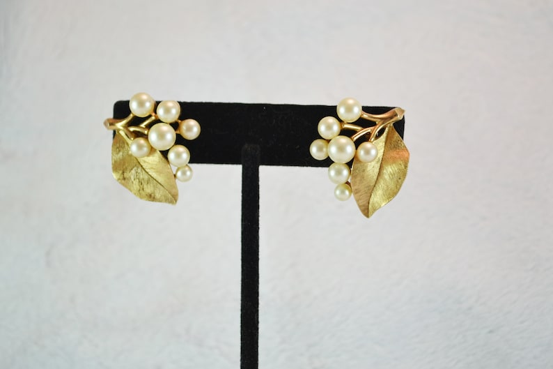 Vintage Crown Trifari Clip On Earrings Faux Pearls and Large Leaf Spray Gold Tone Metal image 5