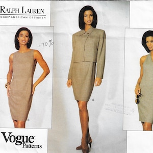 Może przedstawiać: Wzór szycia sukienki i kurtki autorstwa Ralph Lauren, Vogue American Designer. Wzór zawiera trzy różne style: sukienkę bez rękawów, sukienkę z kurtką i sukienkę halter. Wzór jest dla rozmiarów 6-14.