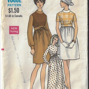 K&ouml;nnte beinhalten: Ein Vintage-Schnittmuster f&uuml;r drei Kleider. Das Schnittmuster ist f&uuml;r die Gr&ouml;&szlig;en 8, 31 1/2 Brustumfang und 33 1/2 H&uuml;ftumfang. Das Schnittmuster hei&szlig;t Vogue Pattern und kostet 1,50 $. Das Schnittmuster ist f&uuml;r neue Gr&ouml;&szlig;en.