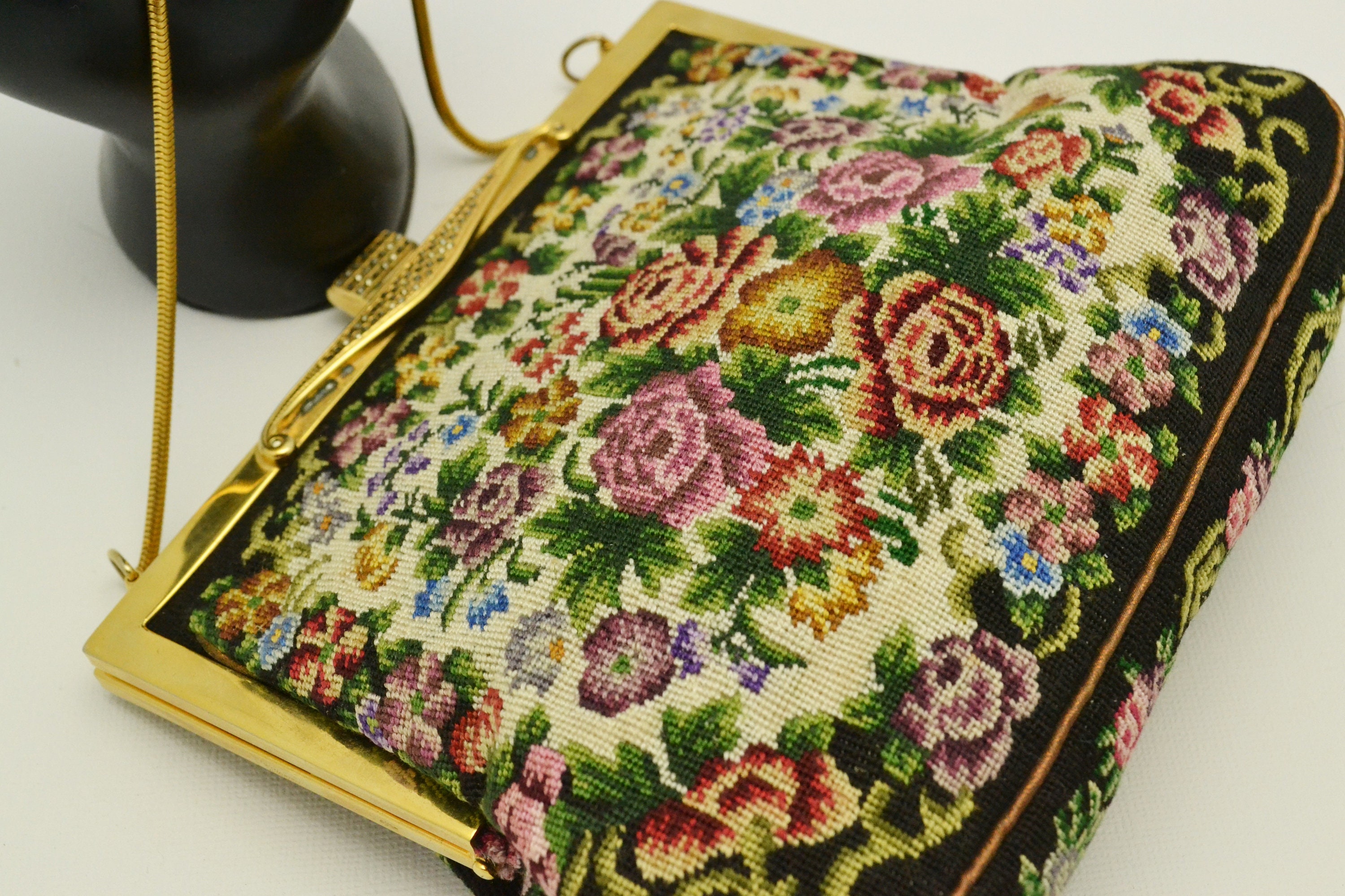 Bon Goutによるデンマーク製、花柄のヴィンテージ プチポワン