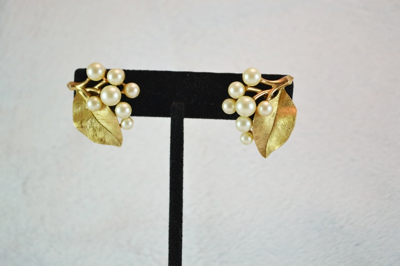 Vintage Crown Trifari Clip On Earrings Faux Pearls and Large Leaf Spray Gold Tone Metal image 7