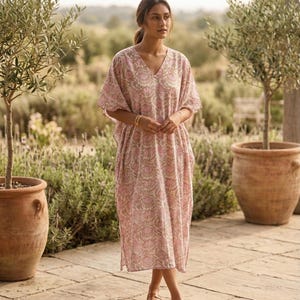 Vestido caftán de algodón para mujer, vestido de algodón con estampado a mano, caftán de verano de corte relajado con cuello en V y bolsillos, ideal para la playa o resort.