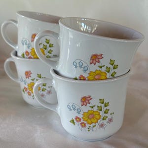 Vintage Corning Floral Coffee Mugs Teacups – Set of 4 – Spring Meadow Design