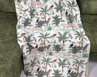 Gebloemde Indiase kantha-quilt: lichtgewicht katoenen sprei, lits-jumeaux