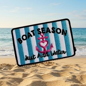 Sezon na łodzie - wystarczy dodać wodę, naszywka haftowana do prasowania