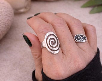 Anillo de plata de ley con espiral: diseño minimalista