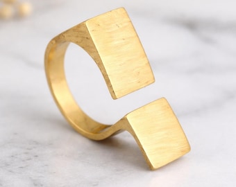 Moderner verstellbarer quadratischer Ring, minimalistischer offener Goldring, geometrischer Statement-Ring für Frauen, mutiger Messingring, zeitgenössisches Schmuckgeschenk