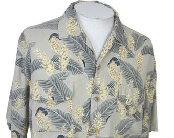 Tommy Bahama vtg Men Hawaiian camp shirt p2p 24 L diamond head label floral luau