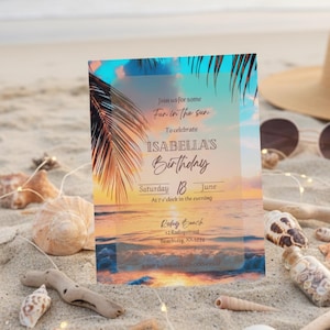 Può includere: Un invito di compleanno a tema spiaggia con il testo "Join us for some Fun in the sun To celebrate ISABELLA'S Birthday Saturday 18 June At 7 o'clock in the evening". La scena include conchiglie, legni e occhiali da sole sulla sabbia.