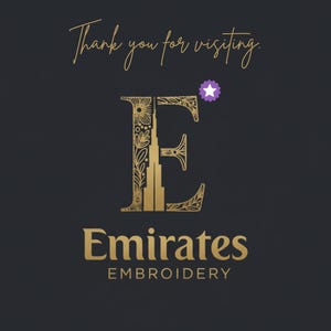 Puede incluir: Logotipo dorado sobre fondo gris oscuro. El logotipo presenta la letra "E" con detalles florales y arquitect&oacute;nicos, y el texto "Emirates Embroidery". Las palabras "Thank you for visiting" est&aacute;n escritas encima del logotipo.