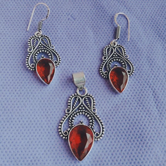 酸化スターリングシルバーガーネットペンダント＆イヤリングセット