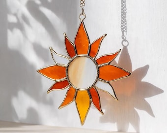 サンバーストサンキャッチャーステンドグラスサンウィンドウハンギング