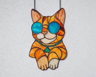 サングラスをかけた猫のステンドグラス製サンキャッチャー