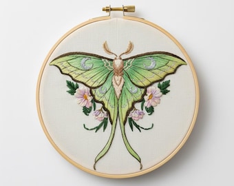 Bordado a mano gótico de Luna Muth, diseño de bordado de insectos, descarga instantánea (plantilla PDF)