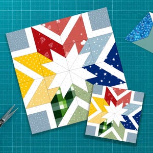 Op de afbeelding: Twee stervormige quiltblokken, één groot en één klein, met verschillende stoffen met patronen in rood, geel, blauw en groen. Het grotere blok heeft pizza- en sterpatronen. Een schaar en een envelop staan op de achtergrond.