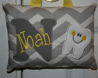 Almohada Tooth Fairy Personalizada Chevron-Gray-Yellow-Tooth Chart-Gift - Baby Boy Nursery - Baby Shower Gift - Regalo personalizado para bebés