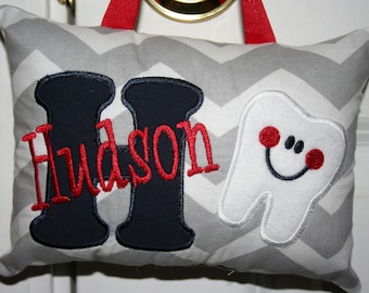 Almohada de hada de los dientes personalizada en gris chevron y azul marino con gráfico de dientes, regalo para habitación de bebé, regalo para baby shower, regalo personalizado para bebé