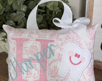 Almohada de Hada de los Dientes Chinoiserie para niñas personalizada con Opción de Tabla de Dientes