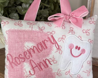 Almohada del hada de los dientes para niñas, personalizada con opción de tabla dental