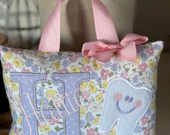 Almohada del hada de los dientes para niñas, personalizada con opción de tabla dental