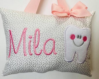 Almohada de hada de los dientes para niñas personalizada con tabla de dientes