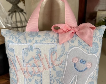 Almohada del hada de los dientes para niñas, personalizada con opción de tabla dental