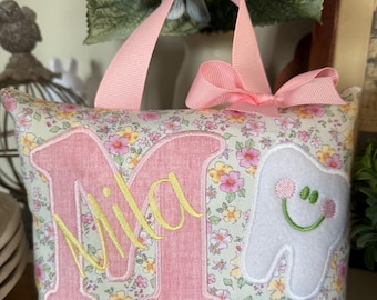 Almohada del hada de los dientes para niñas, personalizada con opción de tabla dental