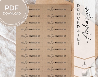 Könnte beinhalten: Ein Bogen brauner Papieretiketten mit dem Text "Weil Du Mir Wichtig Bist" in einer handschriftlichen Schriftart. Die Etiketten sind in Reihen und Spalten angeordnet. Die Worte "PDF Download" befinden sich in einem Kreis oben links. Das Wort "Anhänger" steht vertikal rechts.
