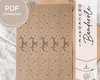 May include: Kraft paper banderole with the words "Auszeit to go" in a stylish script font. The banderole has a dotted pattern and vertical lines. The words "PDF Download" are in a circle in the upper left corner.