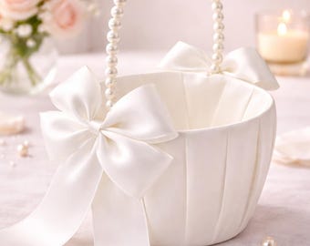 Cesta de flores de satén color marfil con asa de perlas / Decoración para ceremonia nupcial / Cesta de pétalos nupcial (Reino Unido)