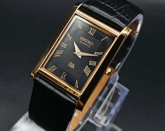 Reloj de pulsera vintage Seiko Slim Tank de cuarzo para hombre, esfera rectangular negra.