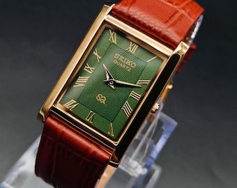 Orologio vintage Seiko Slim Tank, rettangolare placcato oro, quadrante verde, cinturino in pelle.