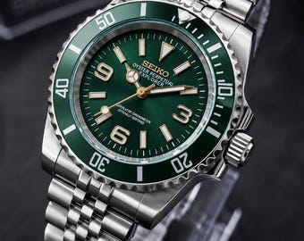 Vintage Seiko 5 Automatic Men's  automatic Wrist Watch, Green Dial Bezel