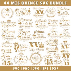 Può includere: Una collezione di 44 design SVG dorati per una celebrazione di Quinceañera. I design includono frasi come "Mis Quince", "XV" e nomi per i membri della famiglia, insieme a elementi decorativi come corone e ghirlande floreali. I formati di file sono SVG, PNG, JPG, EPS e DXF.