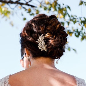 Bridal Hair Comb, Vintage Style Bridal Hair Accessories, Swarovski Crystal and Pearl Wedding Hair Comb, Flower Leaf Wedding Hairpiece, MAITE image 4