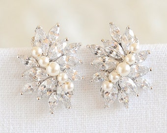 Boucles d'oreilles de mariée en or rose, boucles d'oreilles de mariage, clous d'oreilles en grappe de perles Swarovski, boucles d'oreilles feuille de fleur, bijoux de mariée de mariage, LORETTA