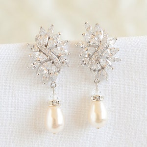 Crystal Bridal Earrings, Swarovski Pearl Bridal Earrings, Vintage Style Flower Leaf Cluster Wedding Bridal Earrings, Bridal Jewelry, LORETTA